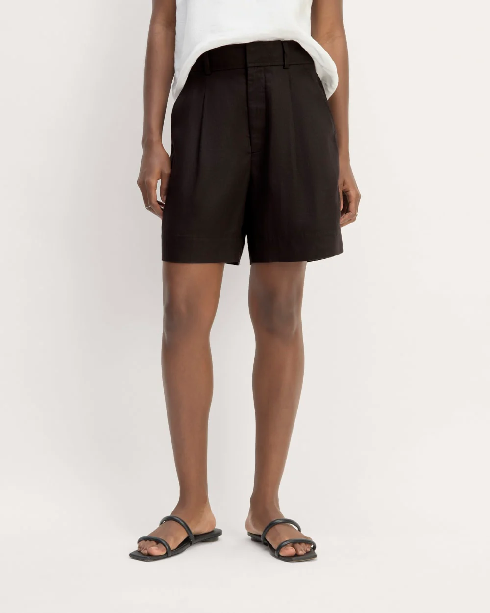 The Linen Way-High® Drape Short | Black
