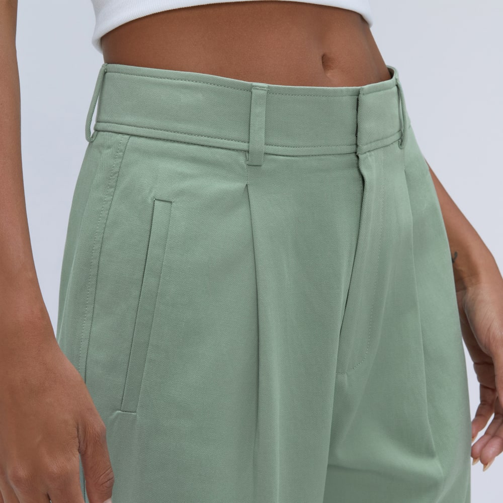 The Draper Pleated Pant in Buttersmooth | Lily Pad | 32 Inseam