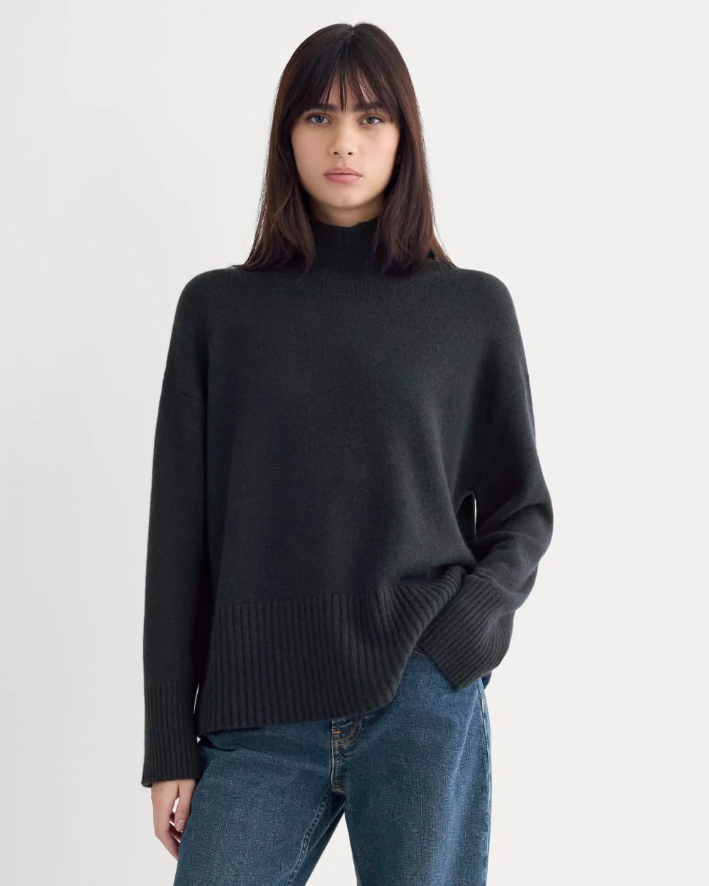 The Boxy Turtleneck in Cashmere | Navy