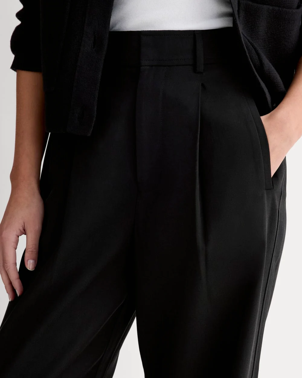 The Draper Pleated Pant in Buttersmooth | Black | 32 Inseam