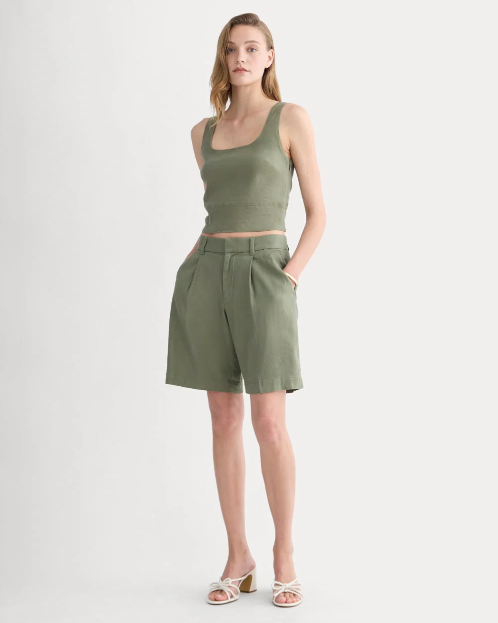 The Pleated Short in Stretch Linen | Lichen Green