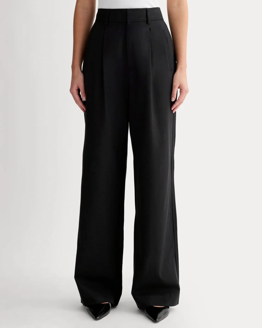 The Draper Pleated Pant in Buttersmooth | Black | 30 Inseam