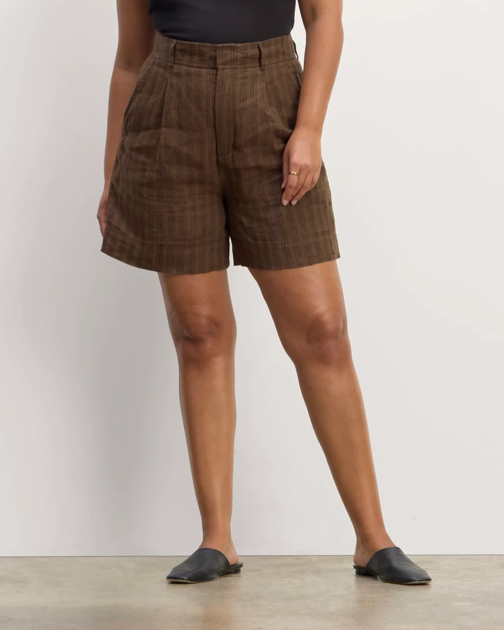 The Linen Way-High® Drape Short | Cocoa / Black