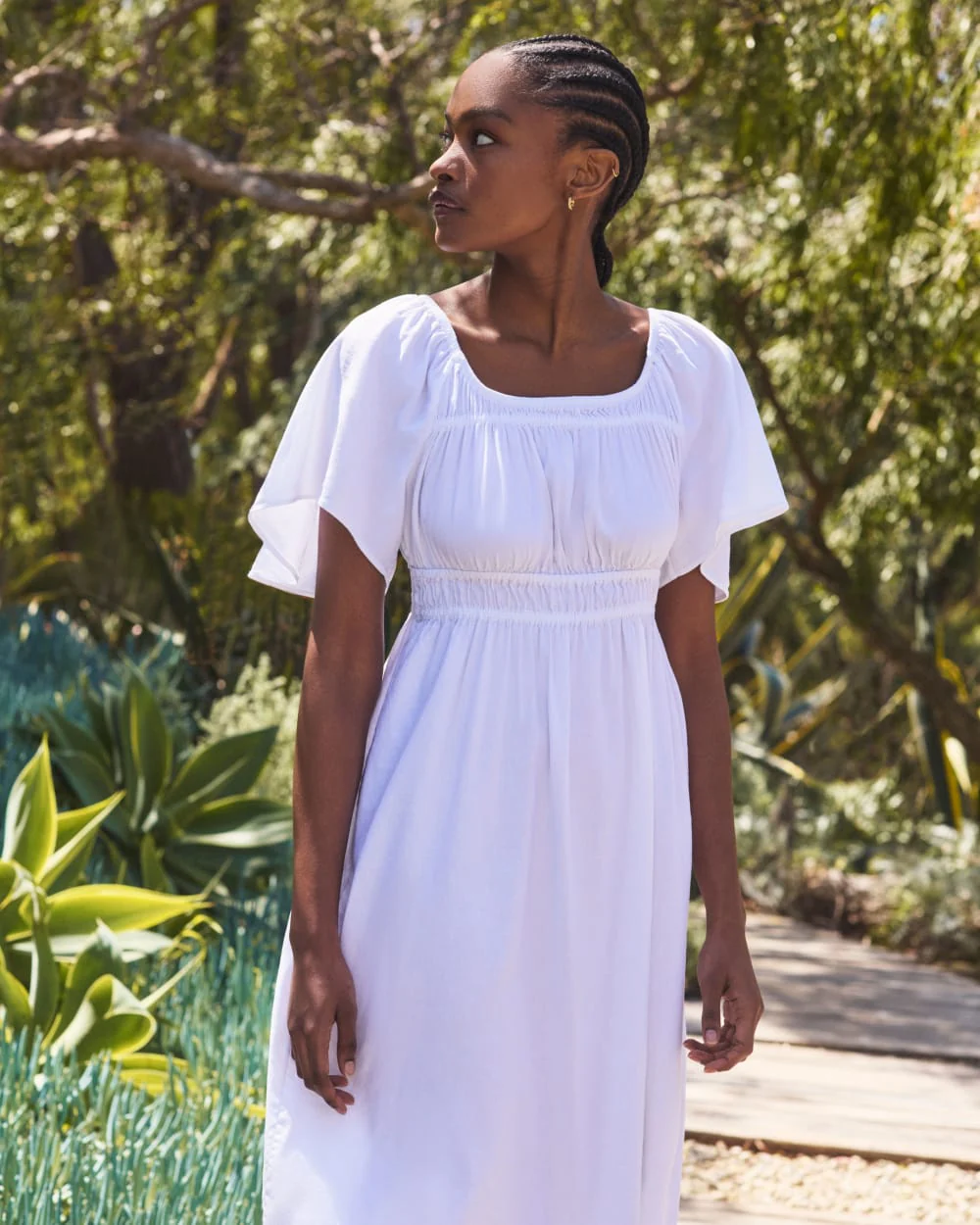 The Flutter-Sleeve Dress in Stretch Linen | White