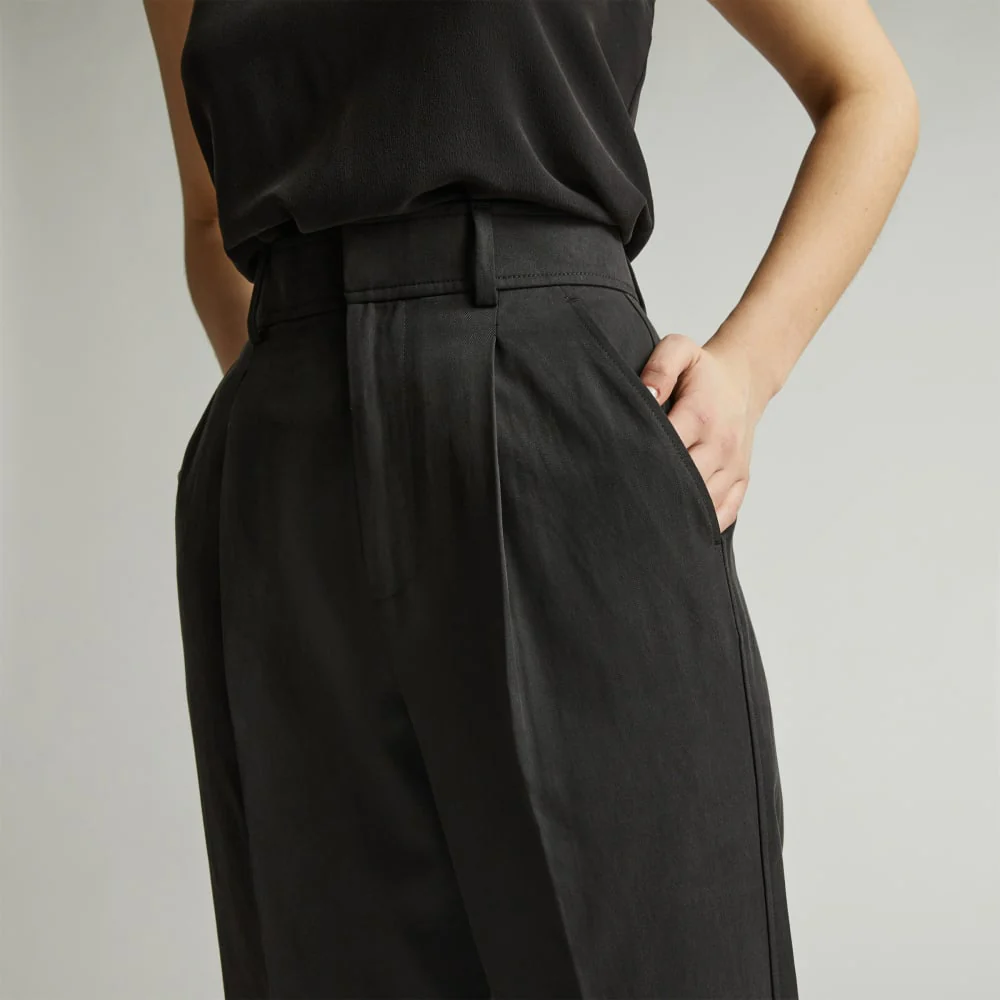 The Draper Tapered Pant in Buttersmooth | Black