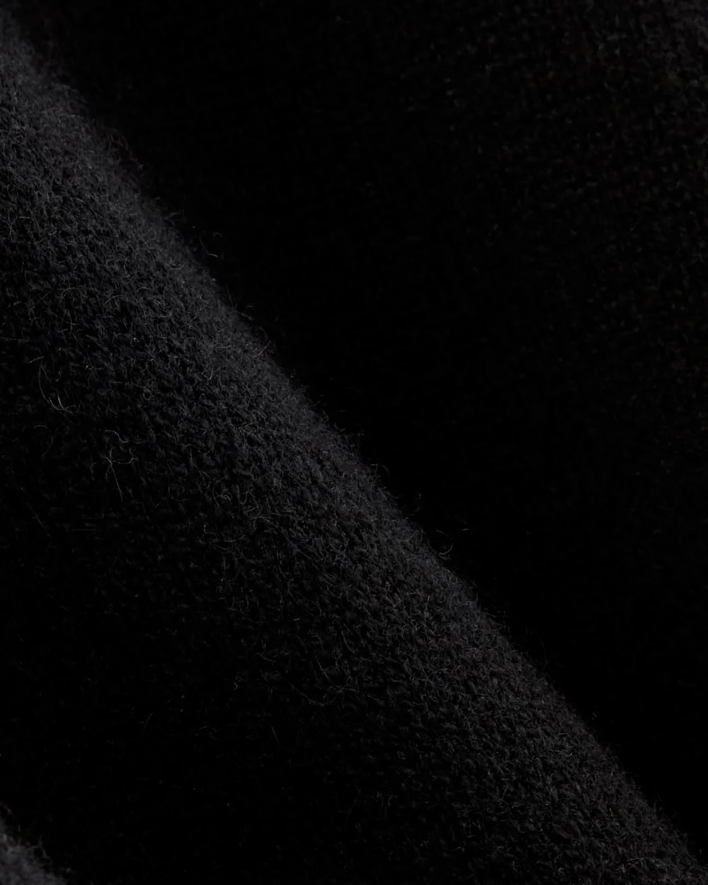 The Boxy Turtleneck in Cashmere | Black