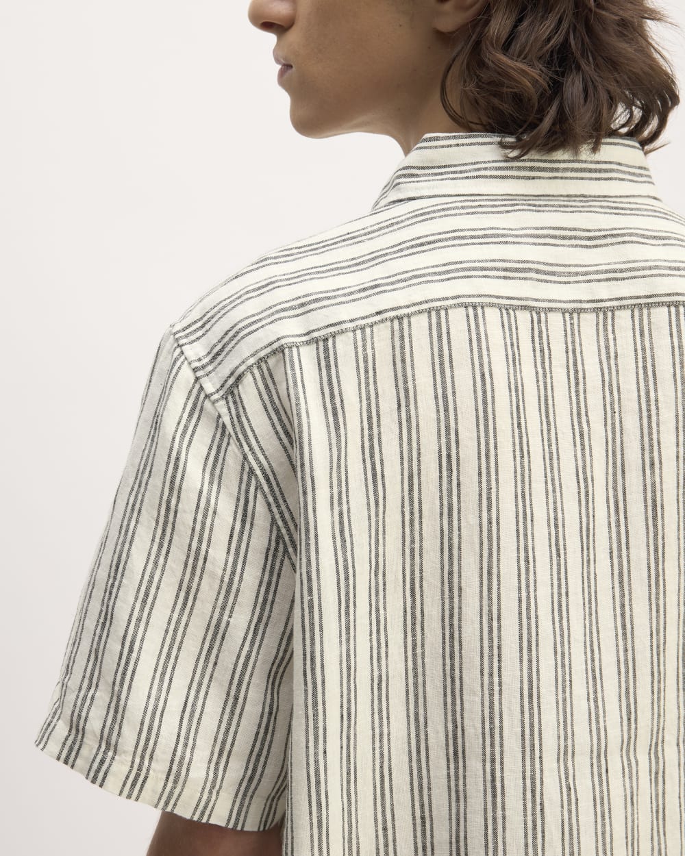 The Classic Short-Sleeve Shirt in Linen | Bone / Black