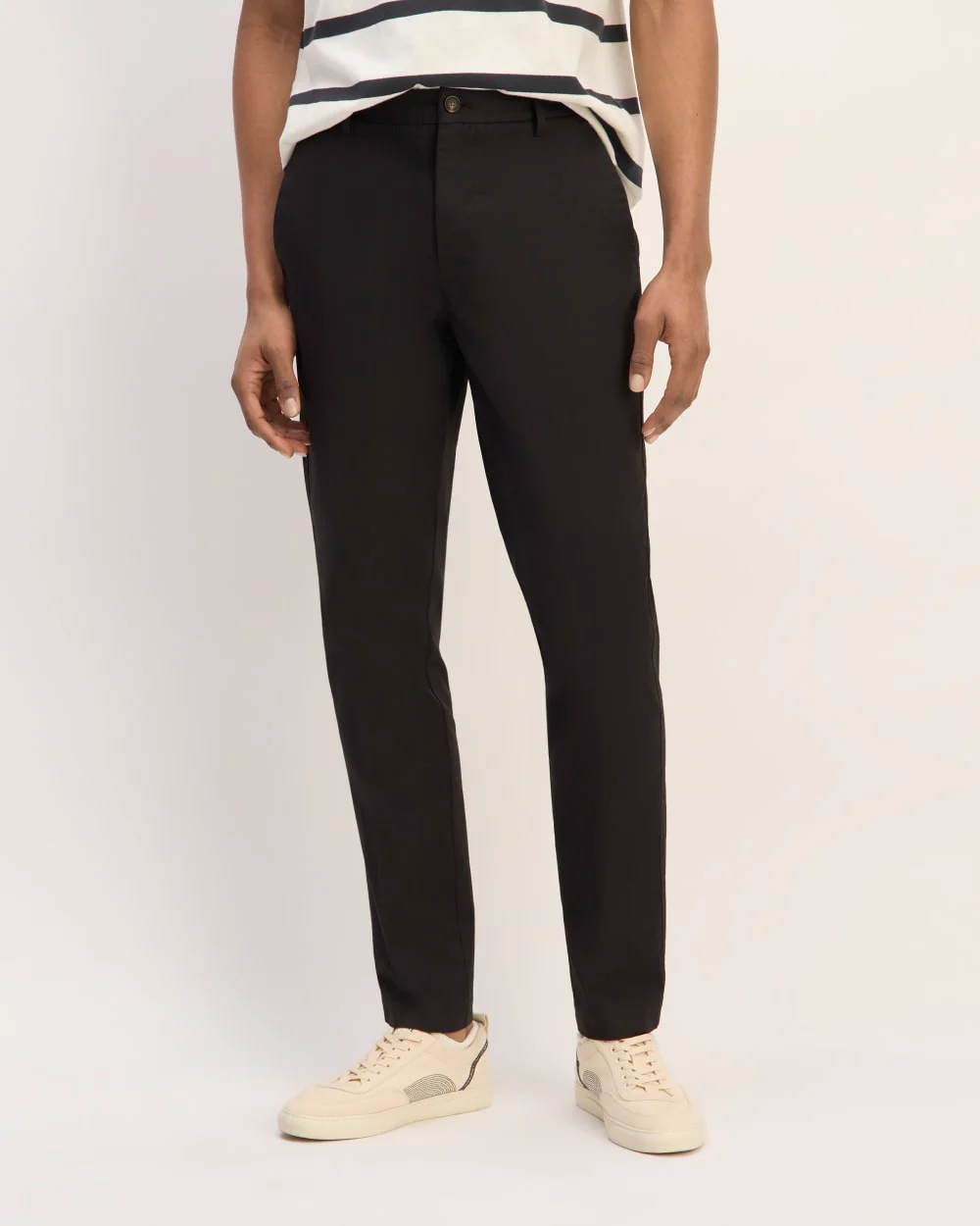 The Relaxed Taper Air Chino | Black