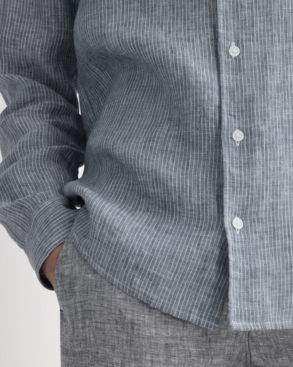 The Classic Shirt in Linen | White / Blue