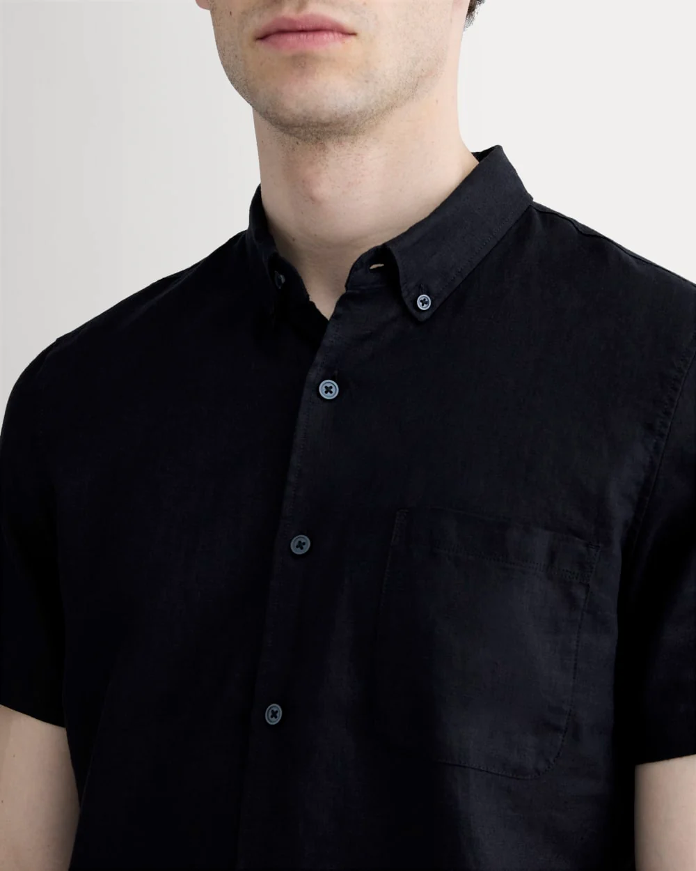The Classic Short-Sleeve Shirt in Linen | Black