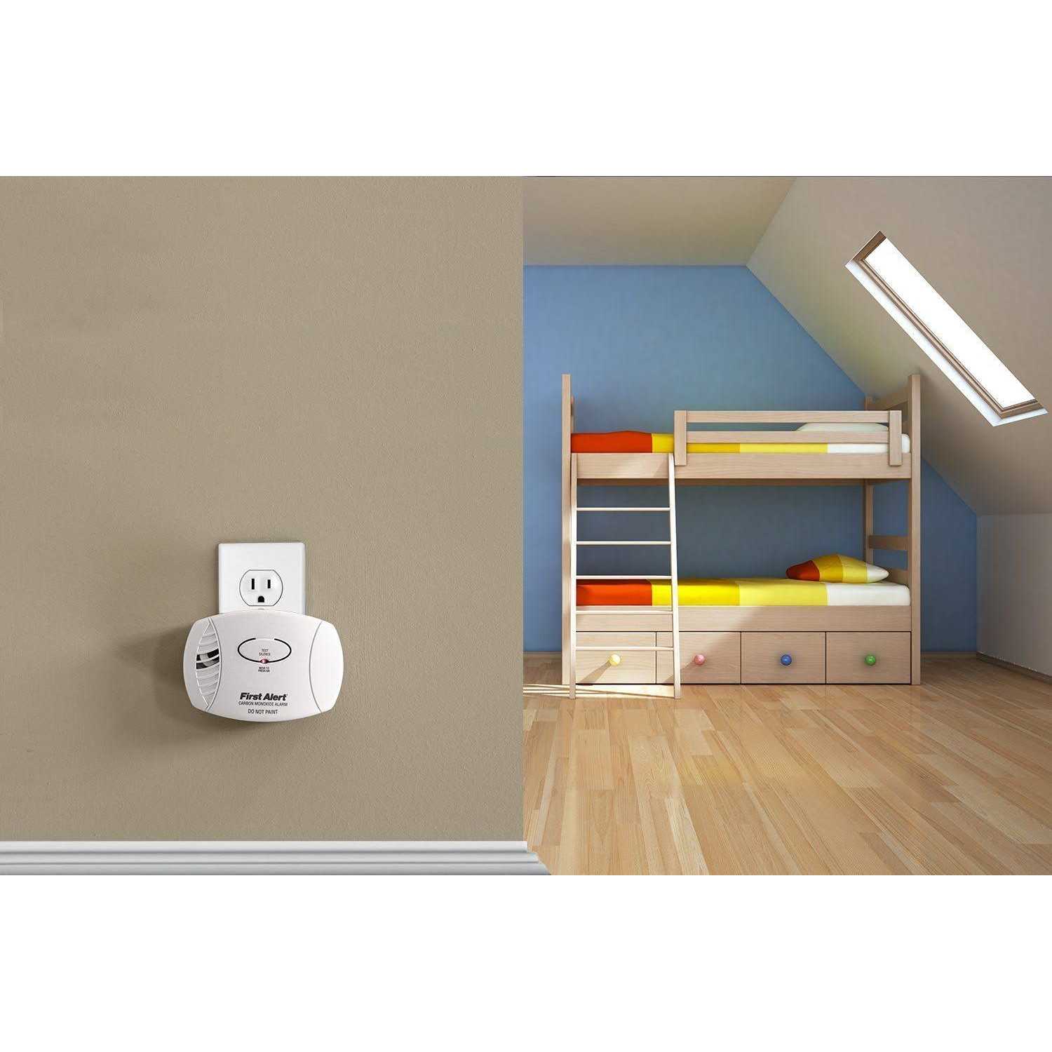First Alert Co605 Carbon Monoxide Plug-In Alarm Battery Backup