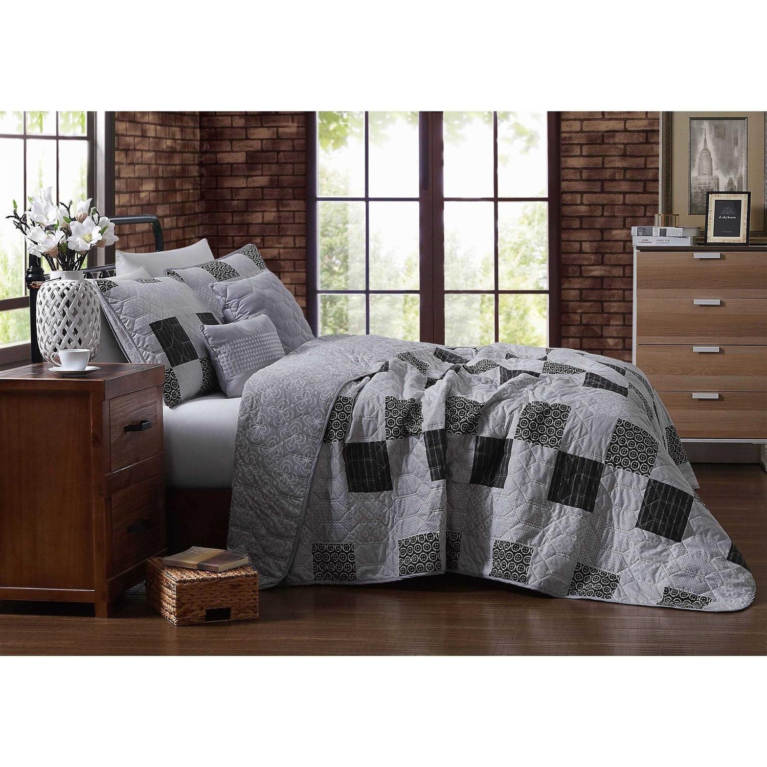 Avondale Manor Evangeline Quilt Set
