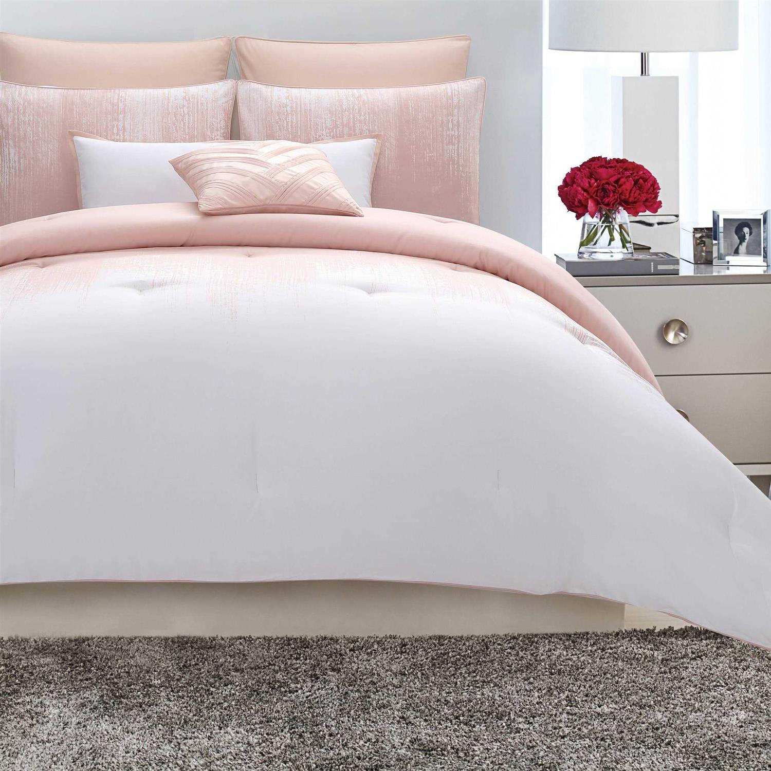 Vince Camuto Lyon Comforter Set