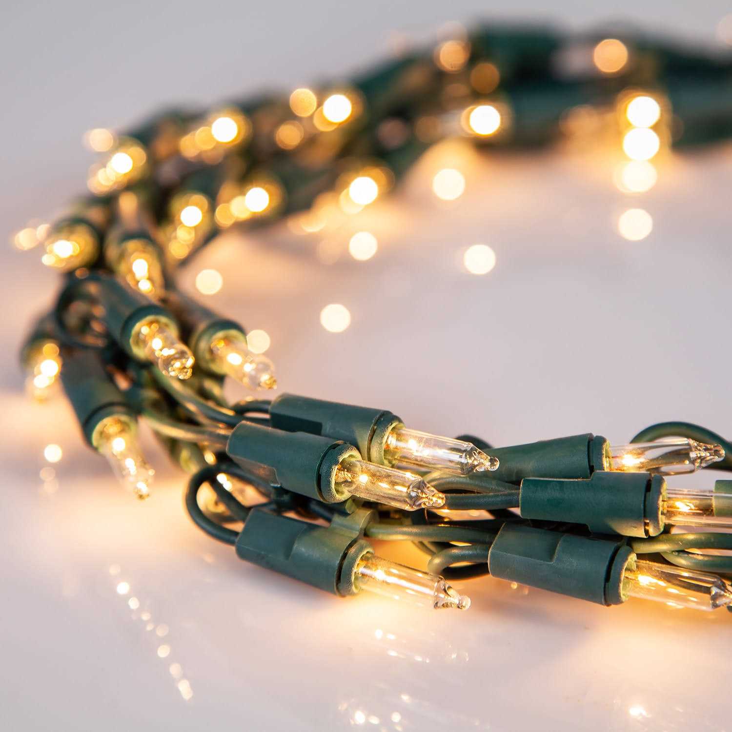 Wintergreen Lighting 9′ Garland Lights 300 Lamps