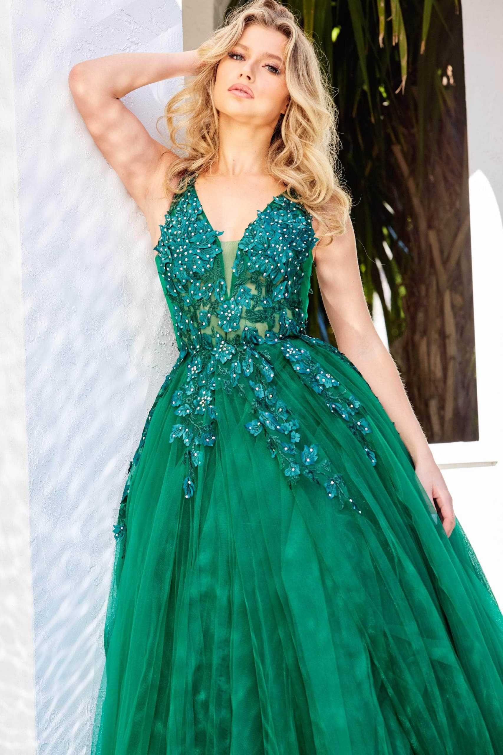 02840 Plunging Neck Floral Applique Tulle Ballgown
