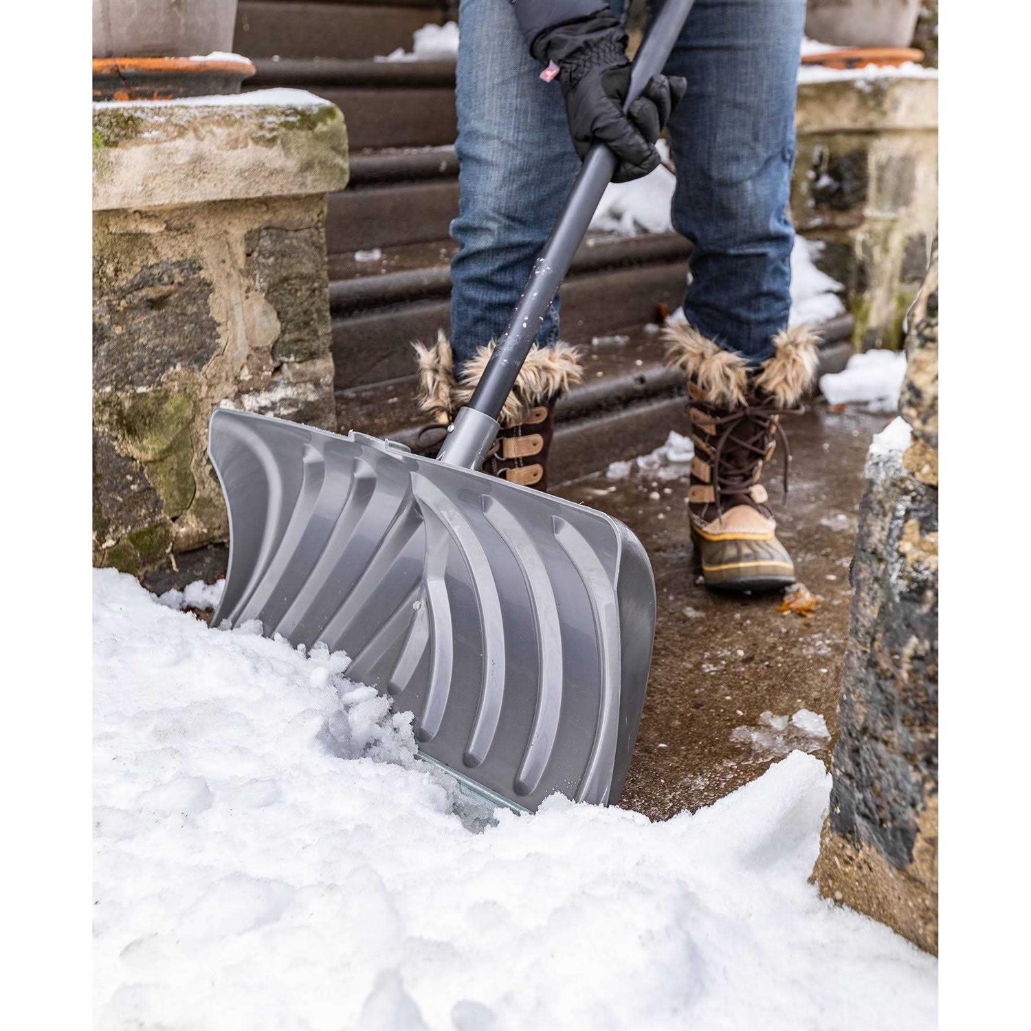 Suncast Deluxe Poly Snow Pusher