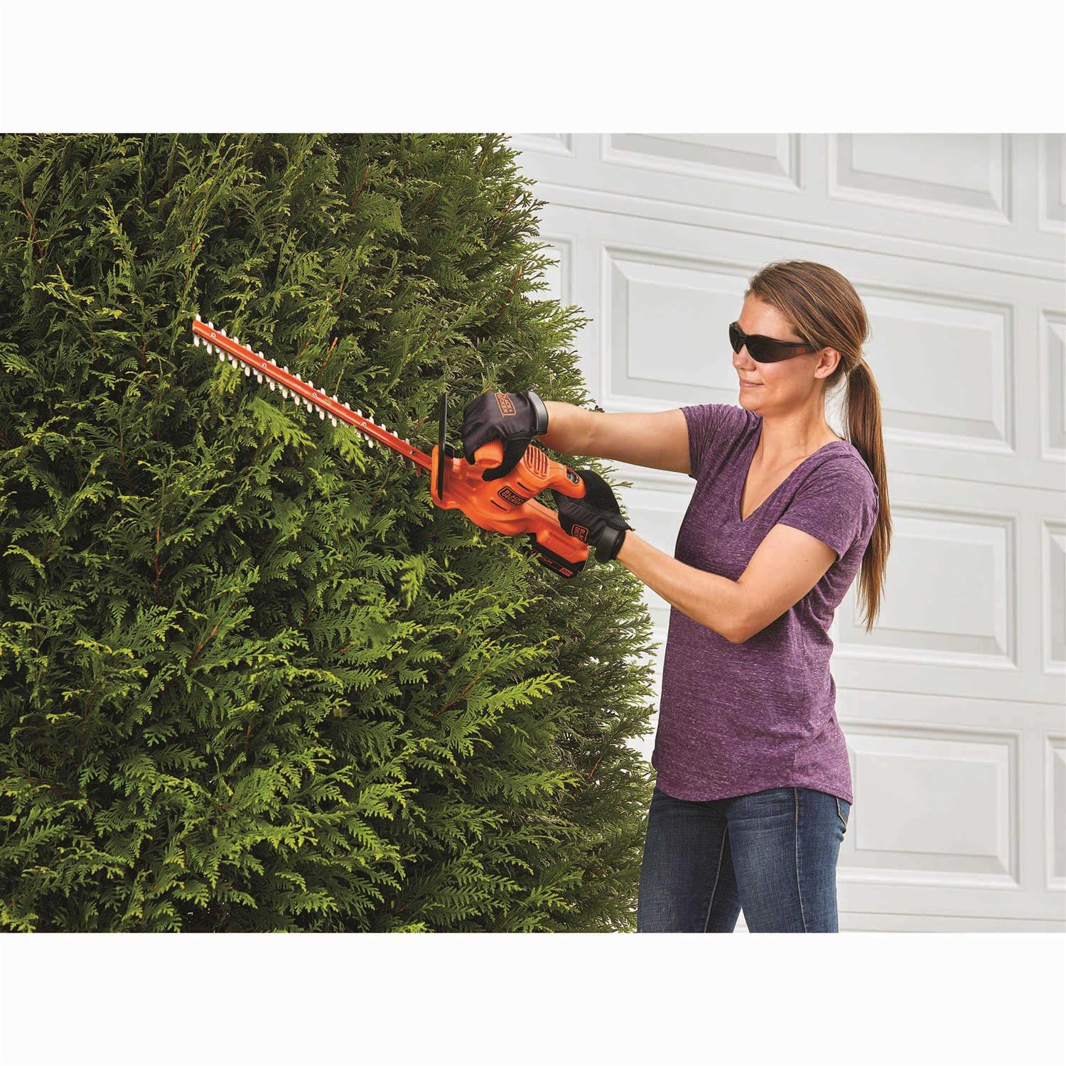 Black+decker 20V MAX Cordless Hedge Trimmer
