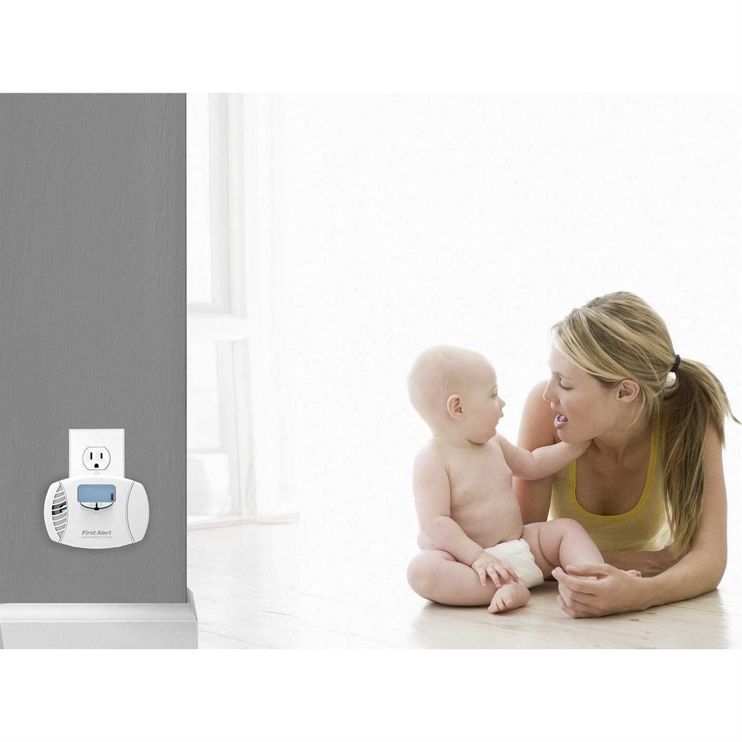 First Alert CO615 Dual Power Carbon Monoxide Plug-In Alarm with Battery Backup and Digital Display