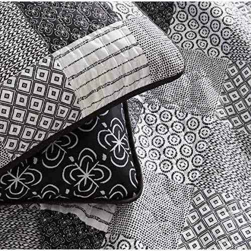 Avondale Manor Evangeline Quilt Set