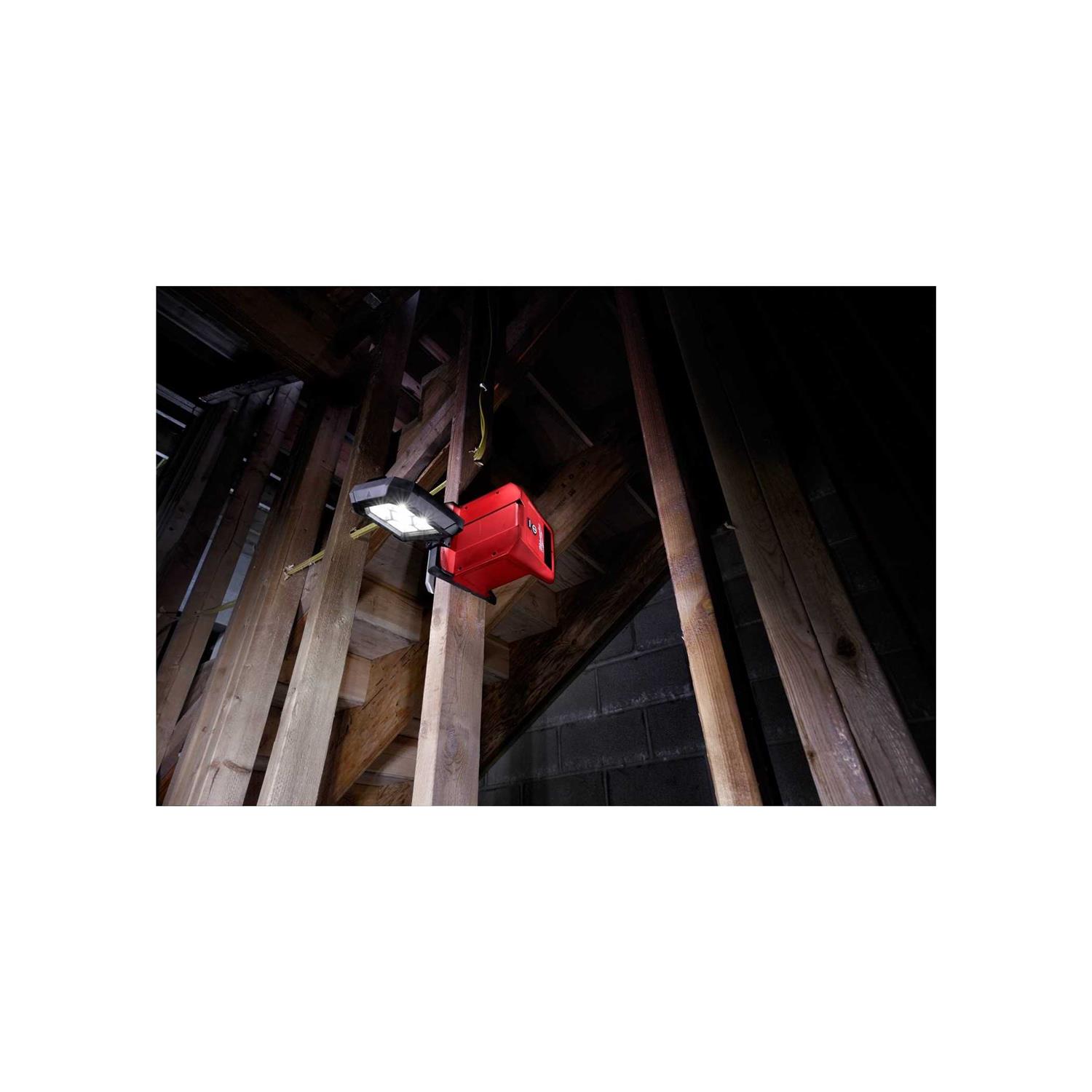 2365-20 Milwaukee M18 ROVER Mounting Flood Light