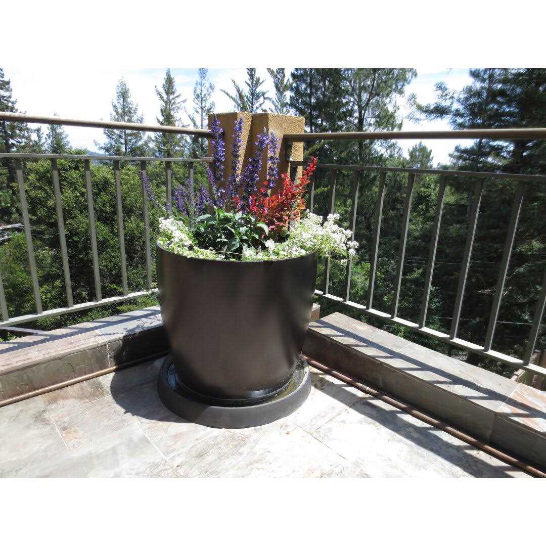 Bankston Fiberglass Pot Planter