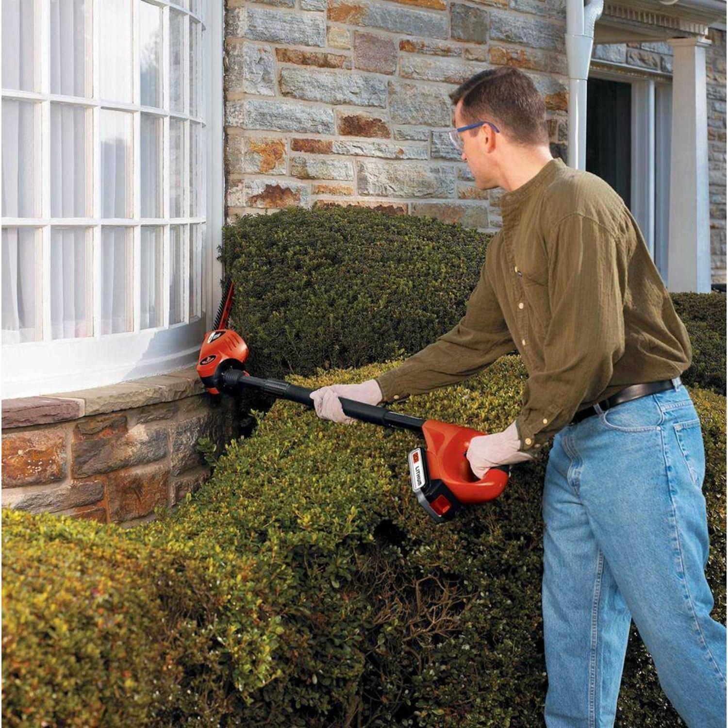 BLACK+DECKER 20V MAX Cordless Pole Hedge Trimmer