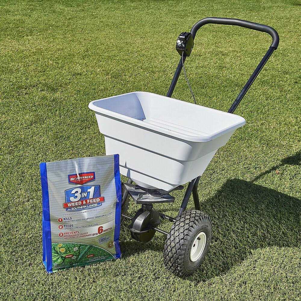 BioAdvanced 3 In 1 Weed and Feed For Southern Lawns