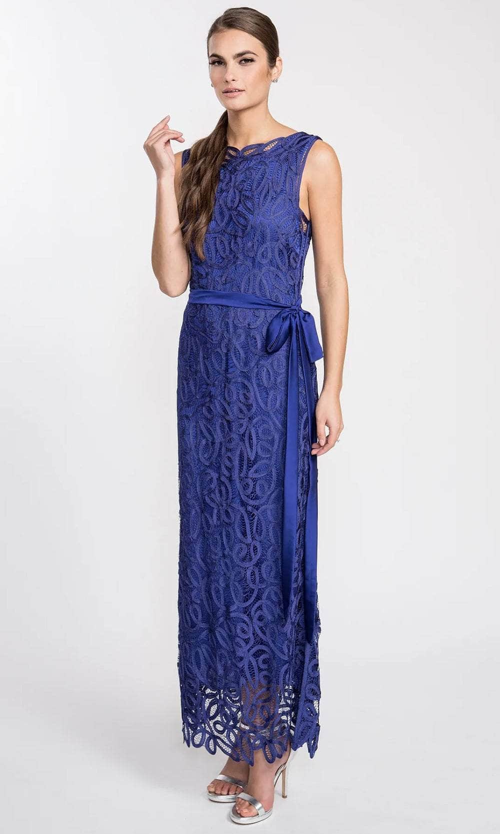Sleeveless Lace Bateau Neck Long Dress