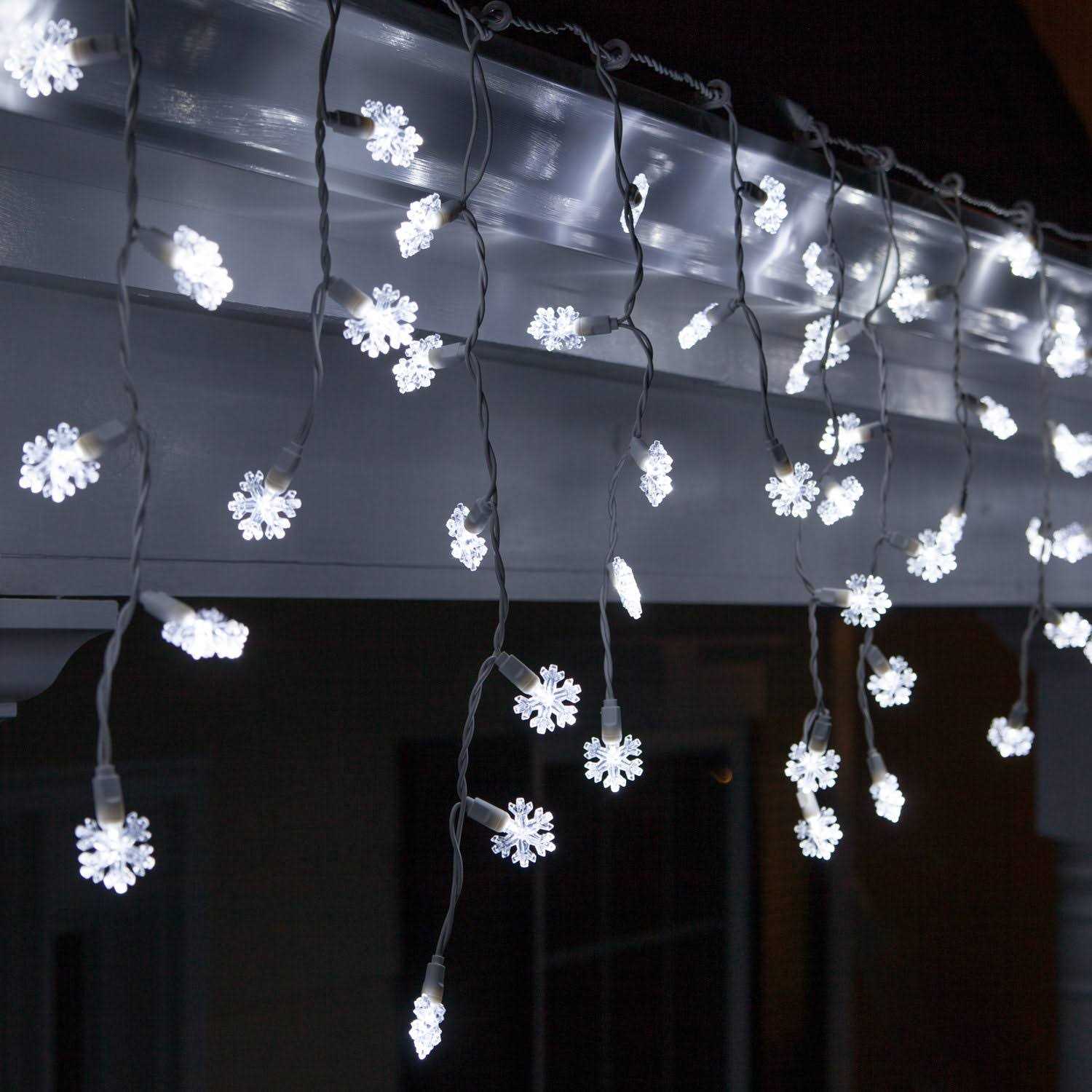 Wintergreen Lighting 70 Cool White Snowflake LED Icicle Lights