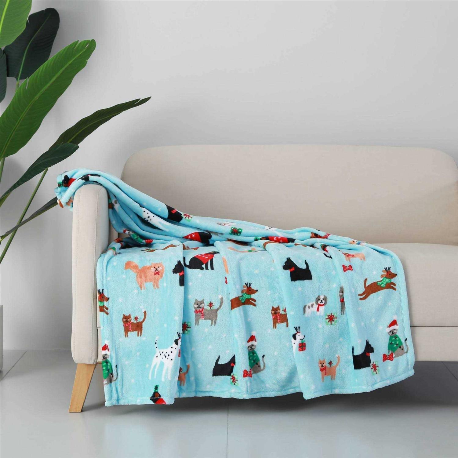 Wondershop Dog and Cat Holiday Plush Christmas Throw Blanket Blue