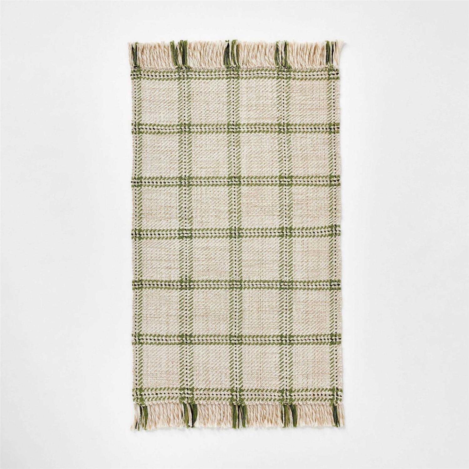2’1×3’2 Indoor/Outdoor Plaid Accent Rug