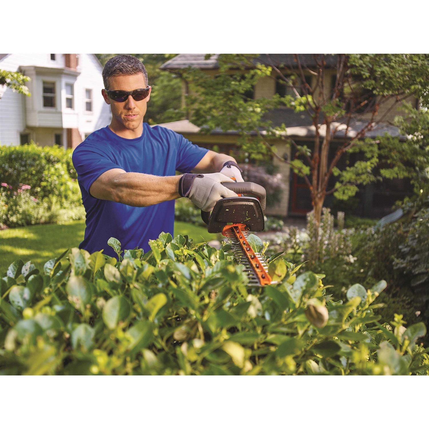 Black+decker 20V Max Cordless Hedge Trimmer with Power Command Powercut