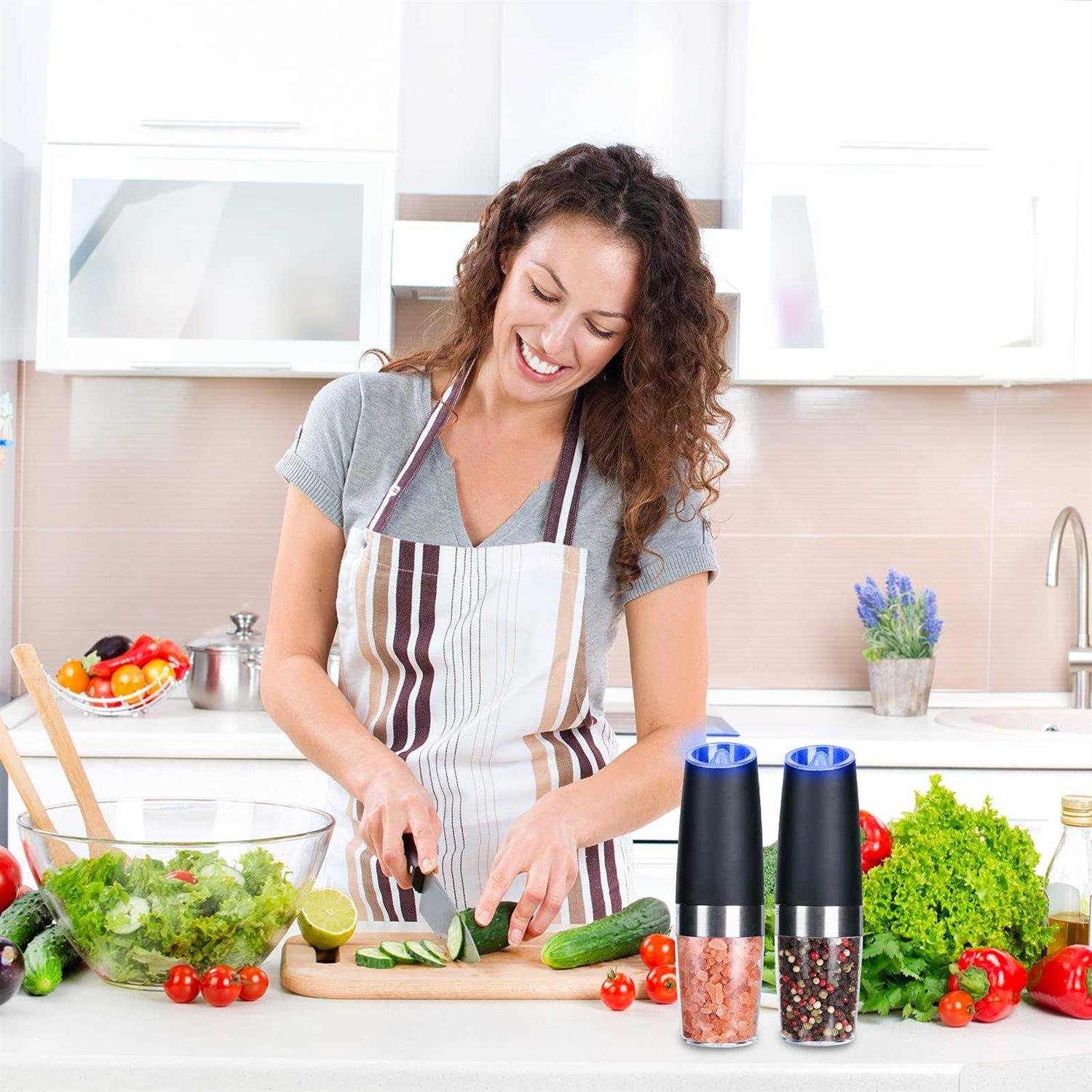 2 Pack Gravity Electric Salt and Pepper Grinder Set Automatic Battery Powered Salt Mill