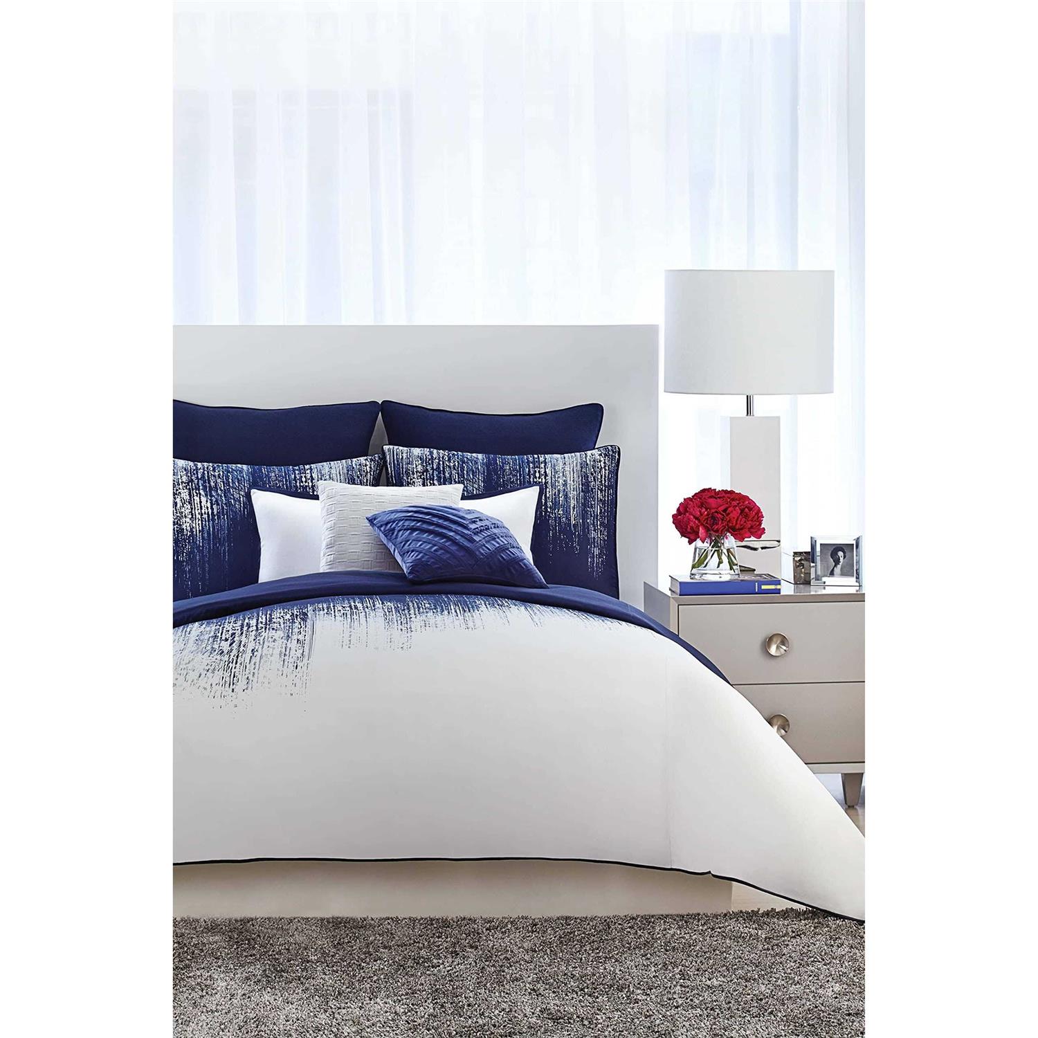 Vince Camuto Lyon Comforter Set