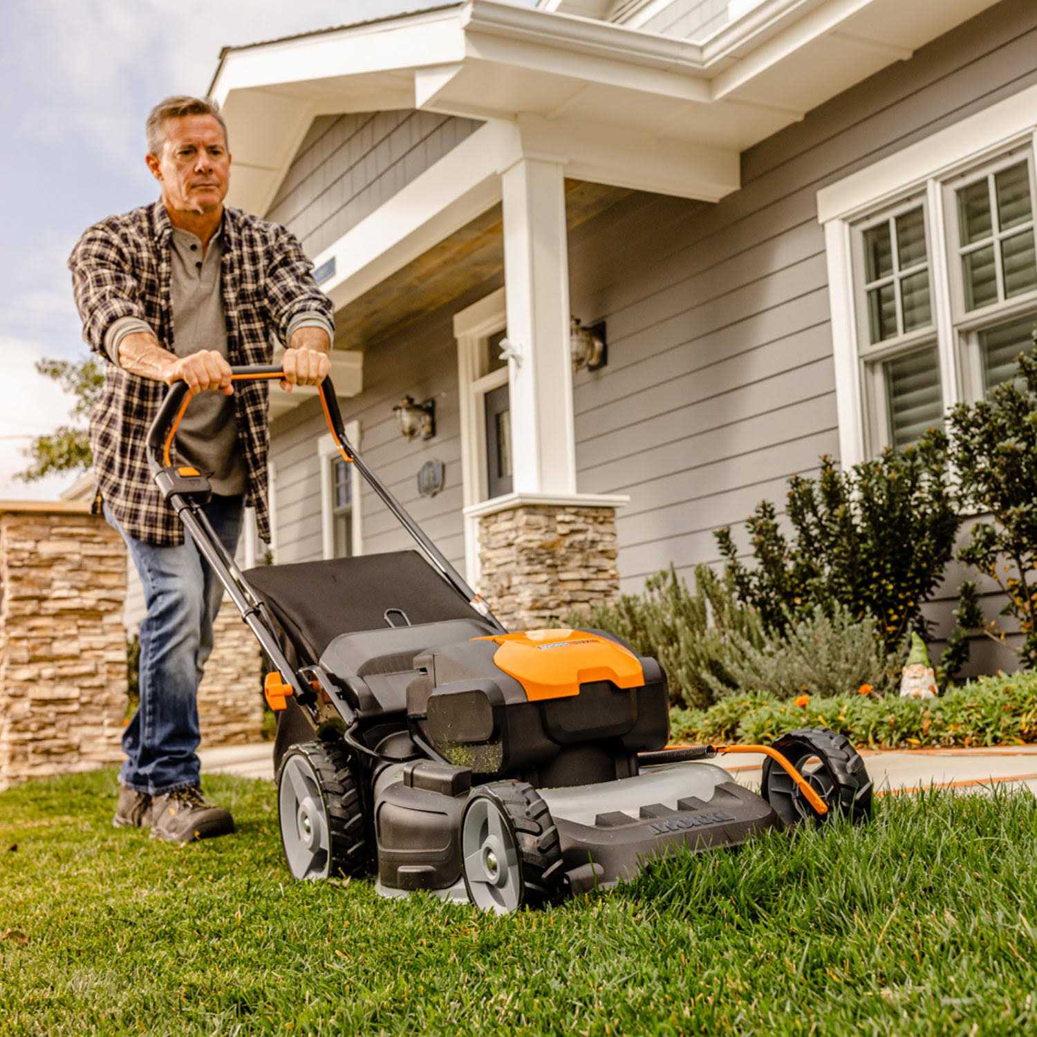 Worx 20′ Push Mower 13′ String Trimmer