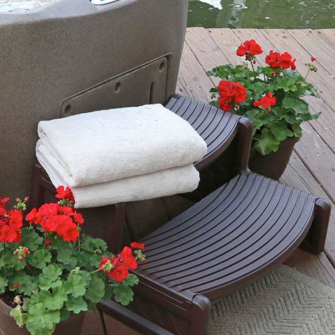 AquaRest Spas, powered by Jacuzzi® pumps AquaRest Spas Economy Step