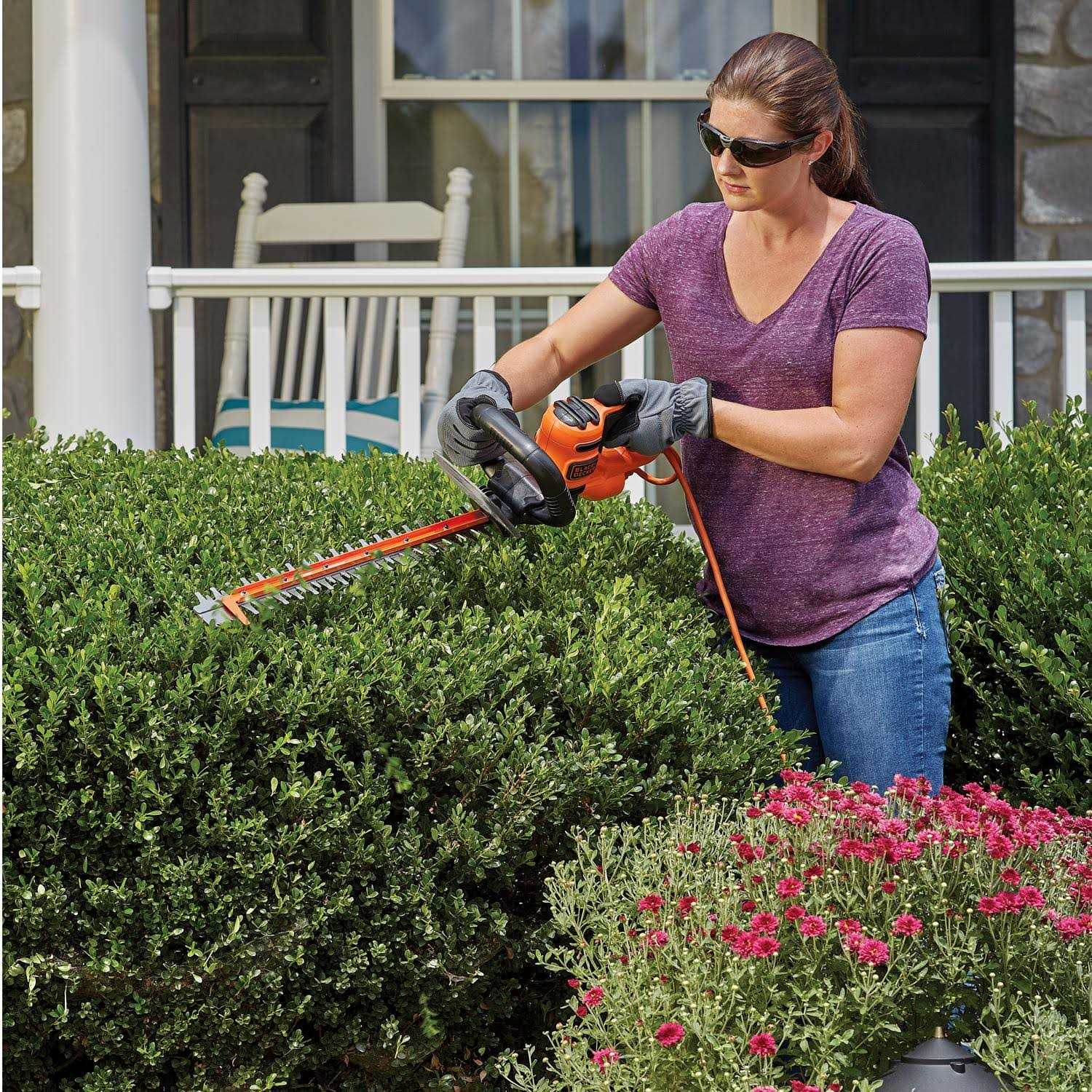 BLACK+DECKER Electric Hedge Trimmer BEHTS300