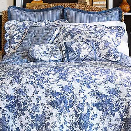 Toile Garden Quilt