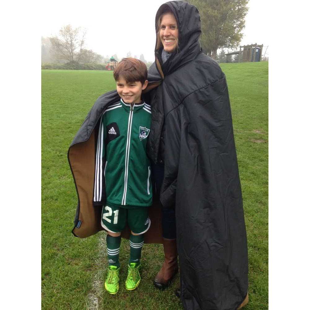 Mambe Extreme Weather 100% Waterproof/Windproof Hooded Blanket with Premium Stuff Sack