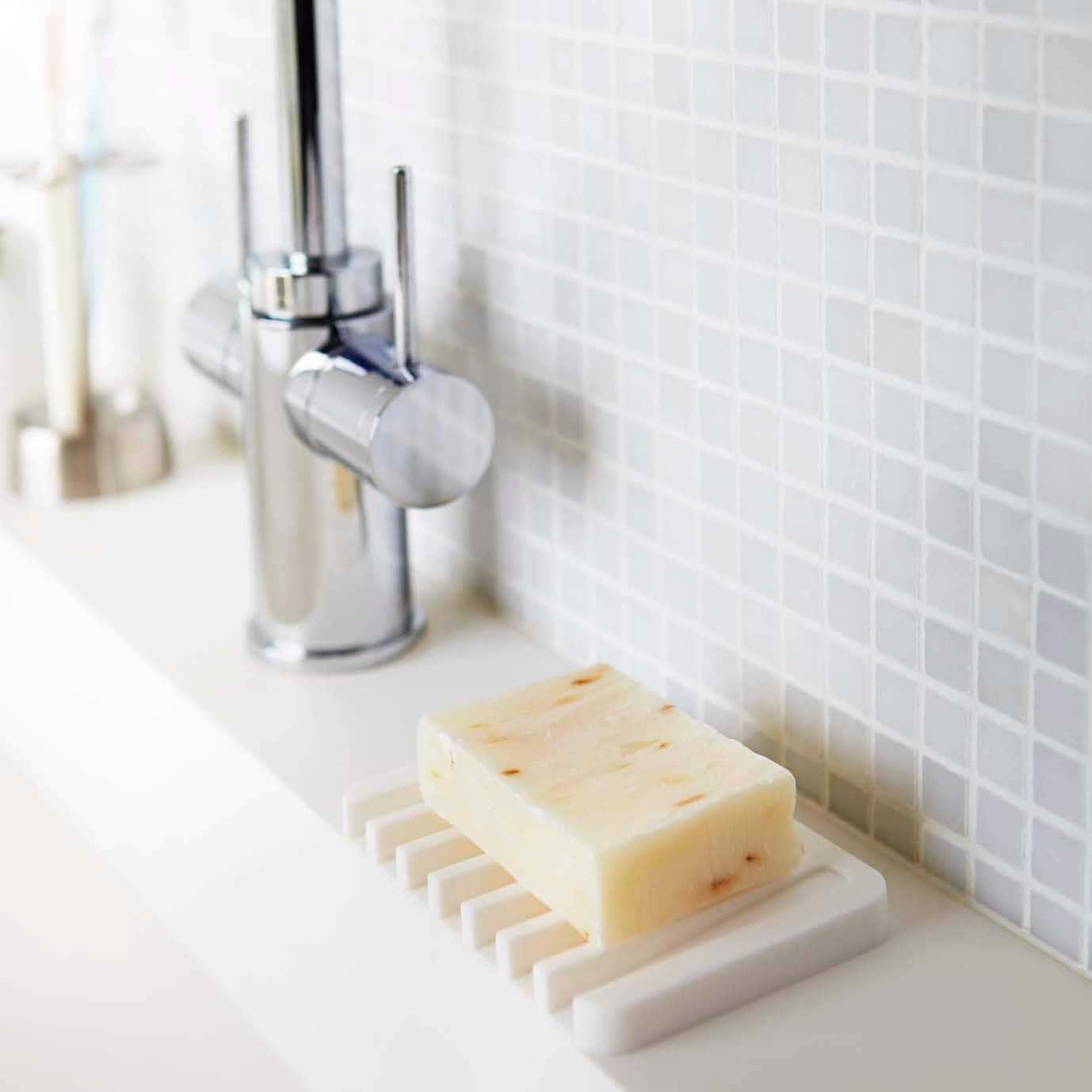Yamazaki Home Flow Self-Draining Soap Tray
