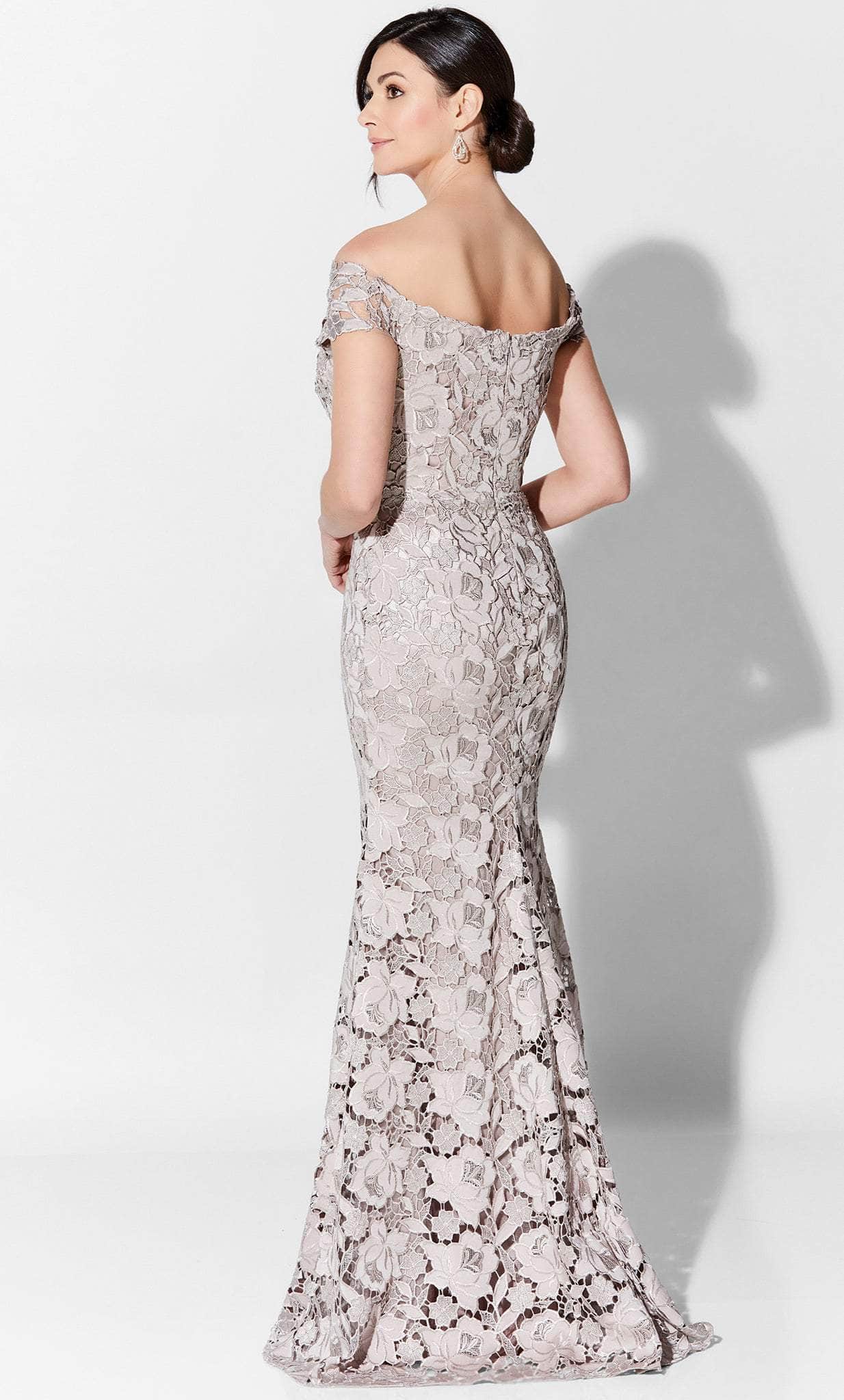 Trumpet-Fitting Floral Laced Gown