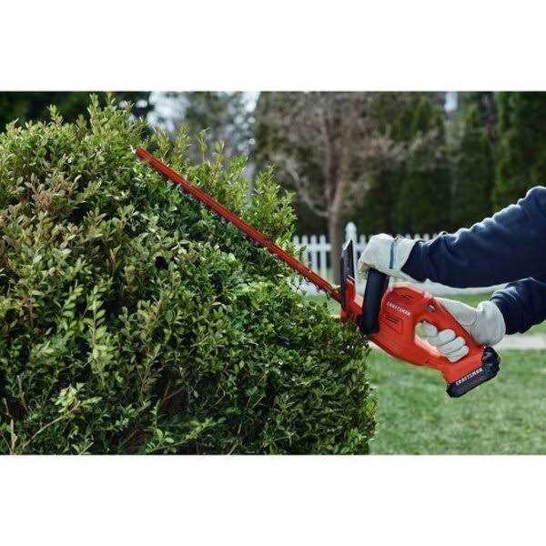 Craftsman V20 CMCHT810C1 20 in. Battery Hedge Trimmer Kit