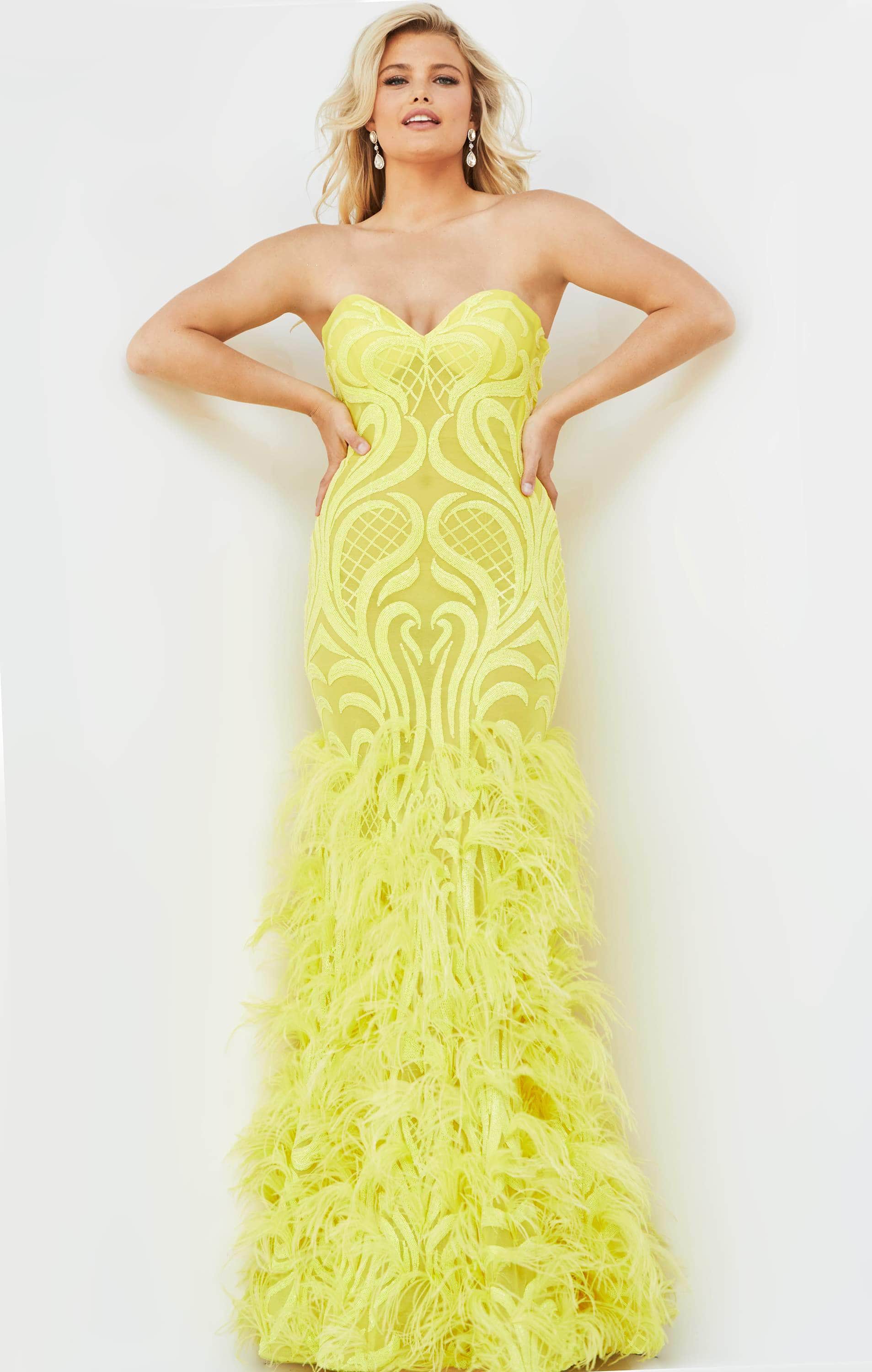 05667 Embellished Sweetheart Feathered Dress With Train