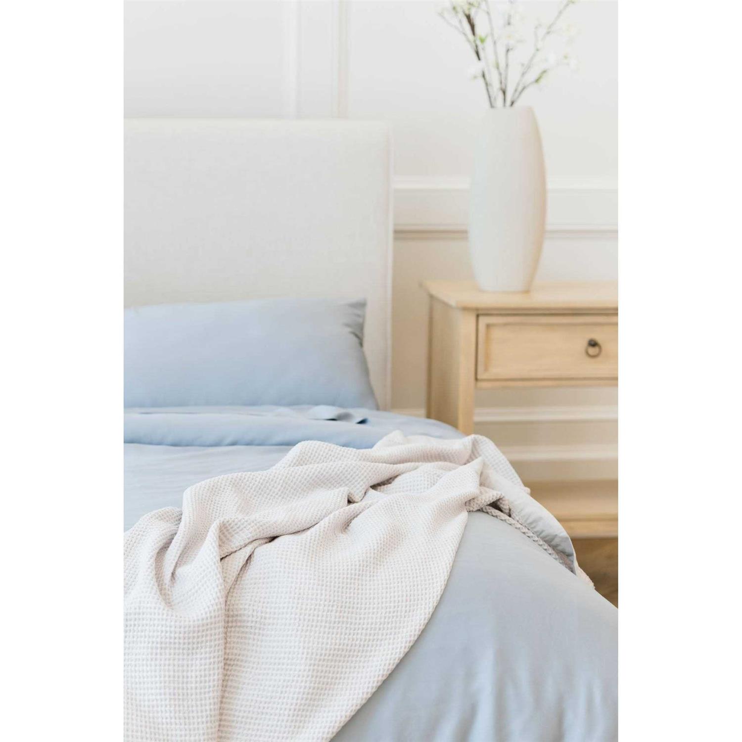 Waffle Blanket in Ivory (Size: Oversized Throw) – Cozy Earth