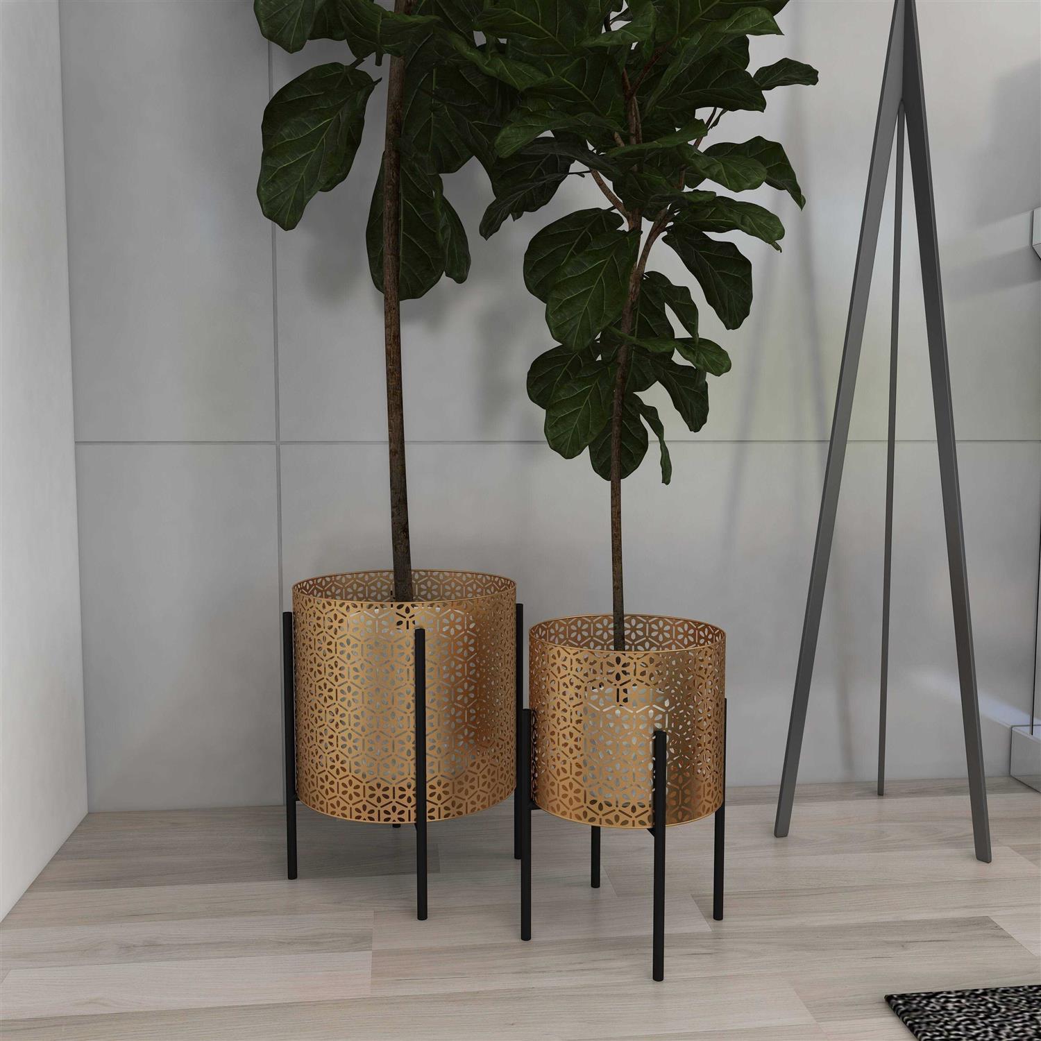 CosmoLiving by Cosmopolitan Black Metal Mesh Planter Set