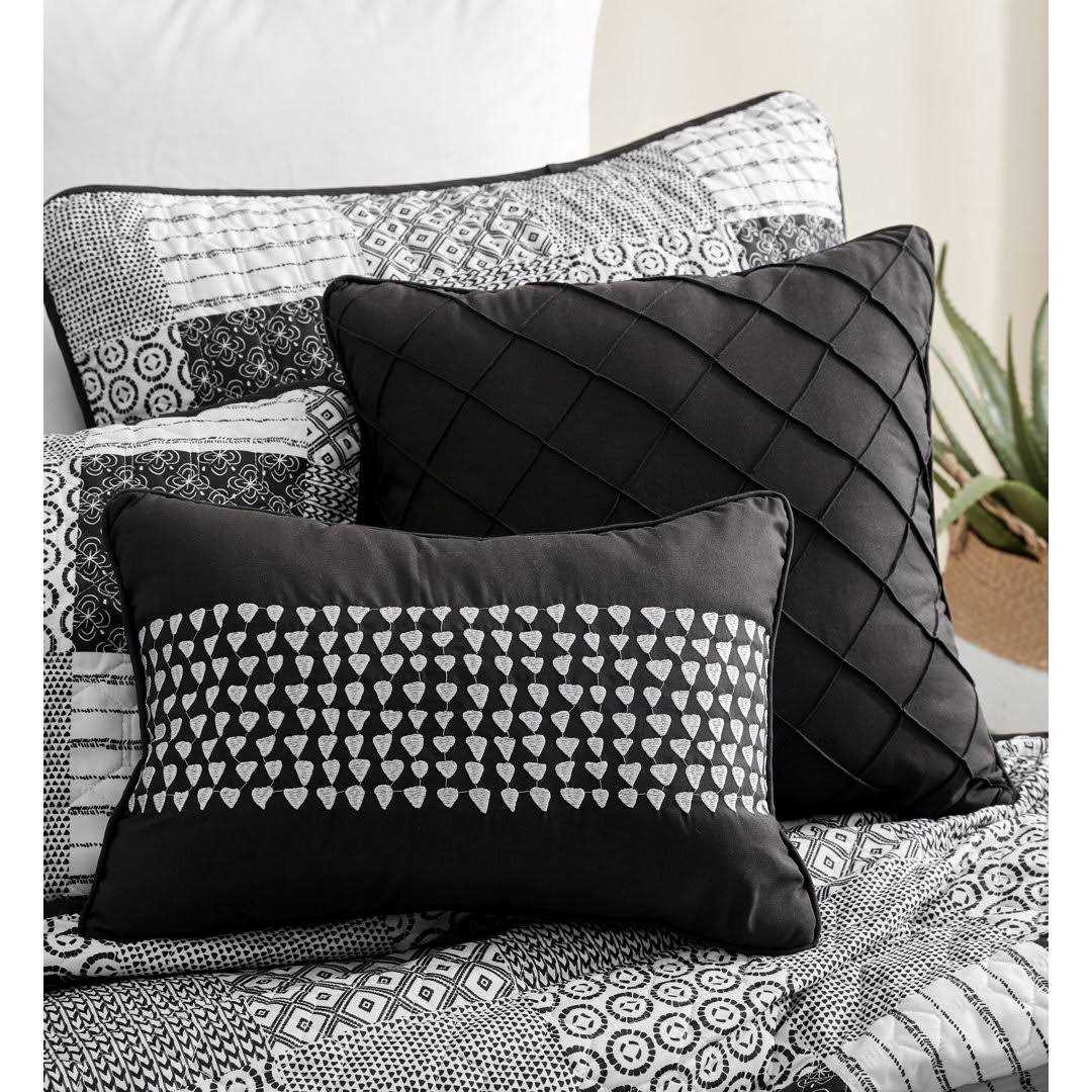 Avondale Manor Evangeline Quilt Set