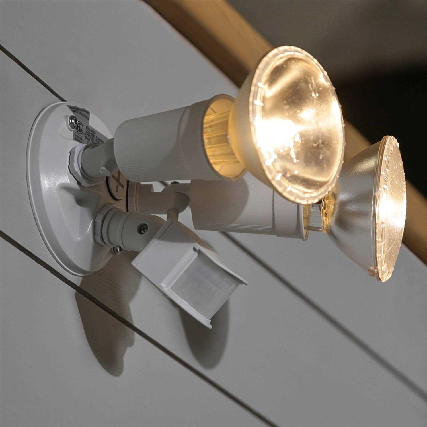 Utilitech 110-Degree 120-Wattage Equivalent Hardwired Halogen White 2-Head Motion-Activated Flood Light with Timer 7636002331