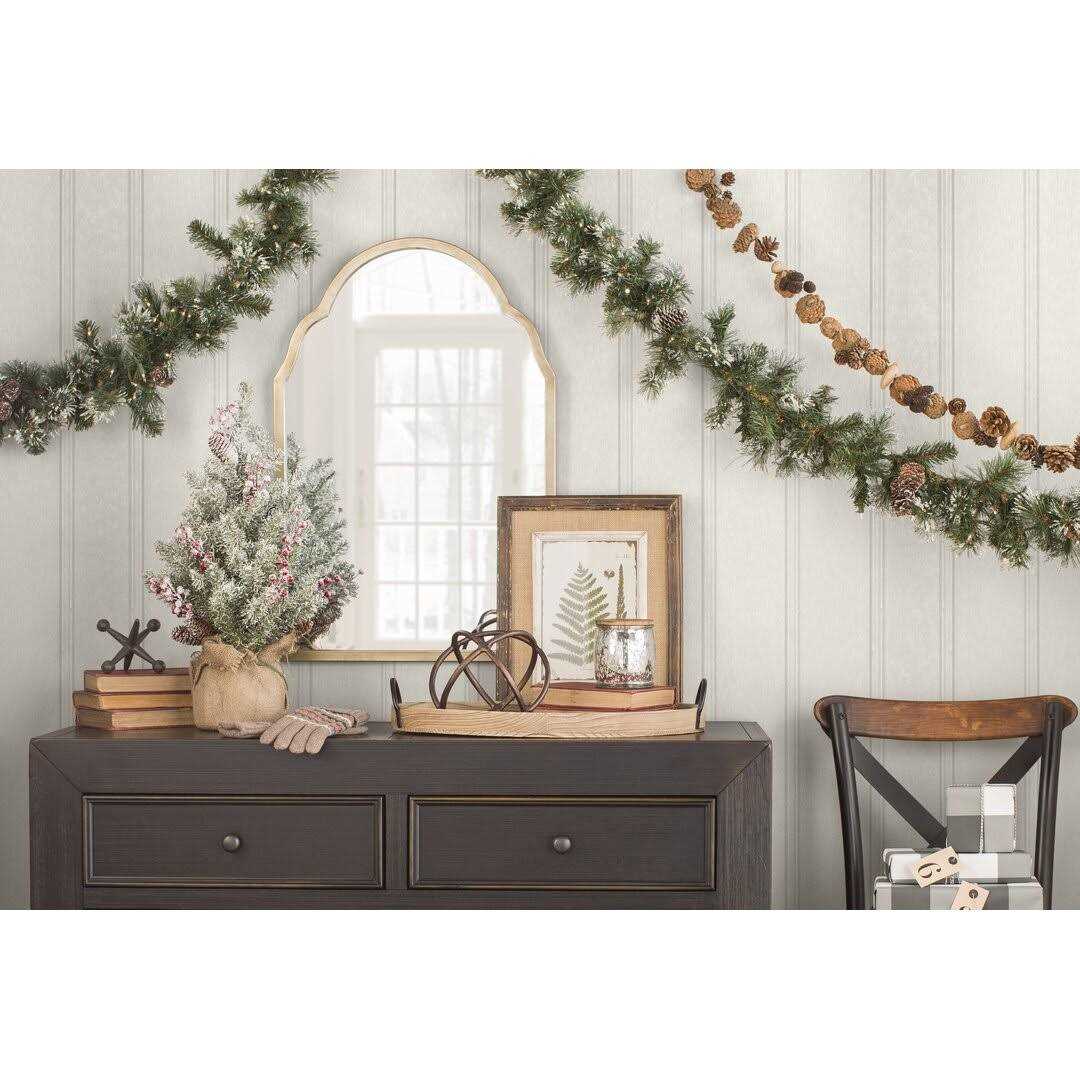 9′ Garland with 100 Clear/White Lights Three Posts