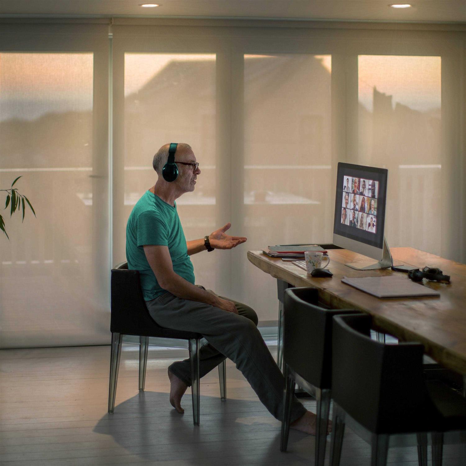 Sylvania Dusk to Dawn PAR38 LED Light Bulb with Auto On/Off Light Sensor