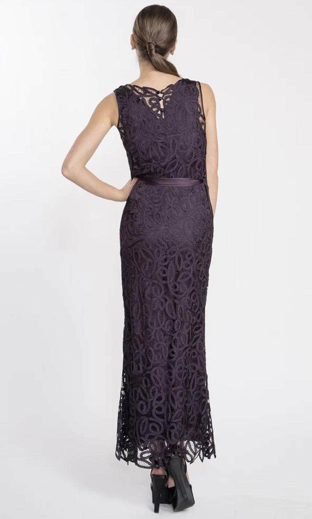 Sleeveless Lace Bateau Neck Long Dress